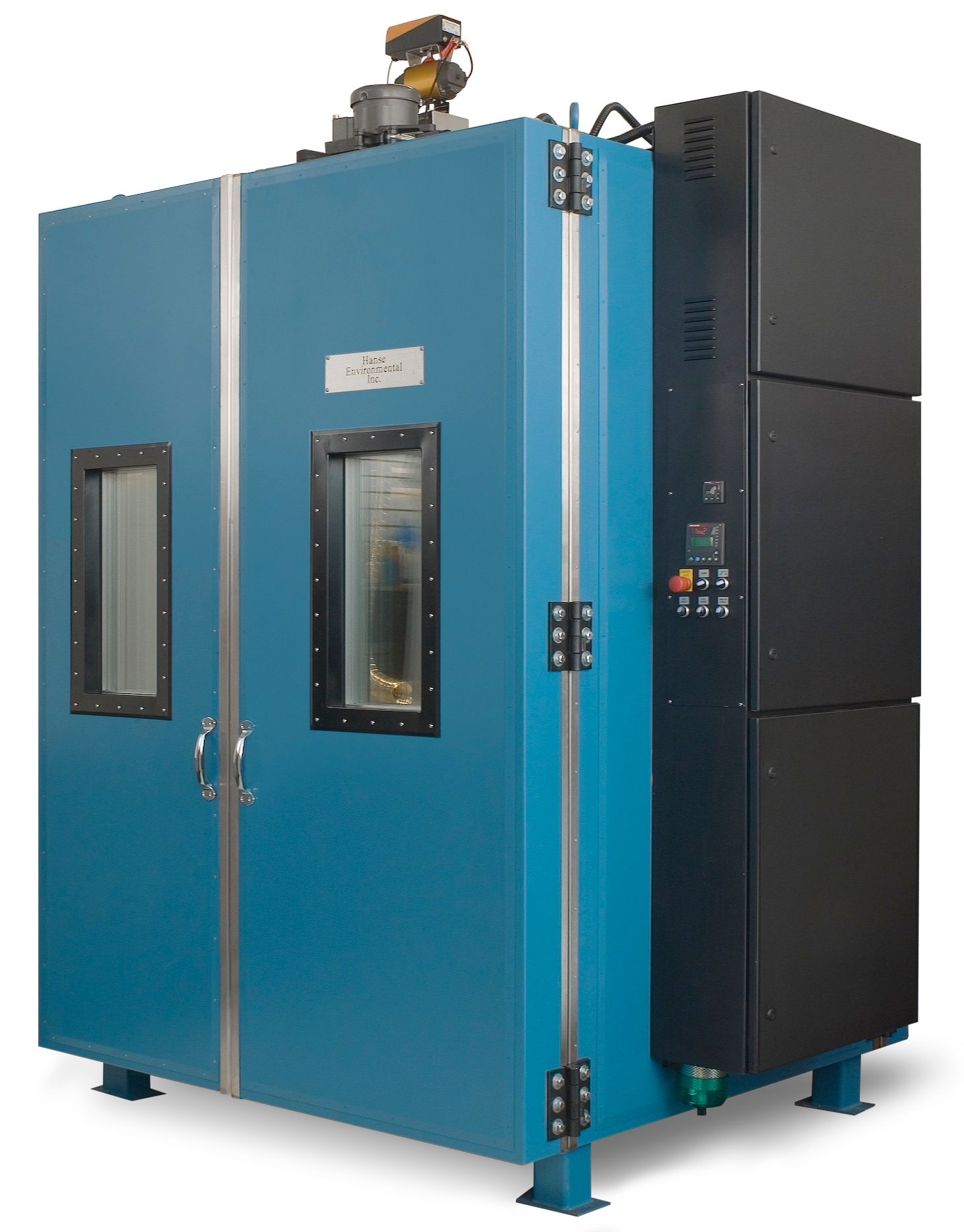 Hanse VTC-16 environmental test chamber with its doors closed